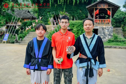 7D310
